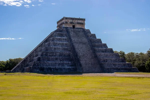 Famosa Pirámide Maya Chichén Itzá Ciudad Pista México Símbolo Monumento — Foto de Stock