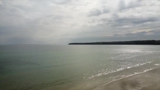 Vista Geral Drone Praia Tramore Waterford Irlanda Farol Distância — Vídeo de Stock