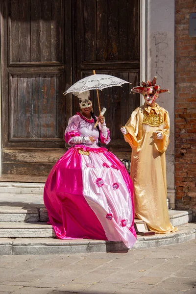 Венчание Уличных Исполнителей Традиционном Костюме Вокруг Площади Святого Марка Набережной — стоковое фото
