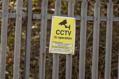  Walley taş ocağı atık sahasının dışında gösteri yapan protestocular Silverdale, Personel. Bölge, zehirli kokan hidrojen sülfür ile kaplandı. Bu da halkın sağlığını etkiliyor ve insanların evlerine giriyor. Bu yüzden 