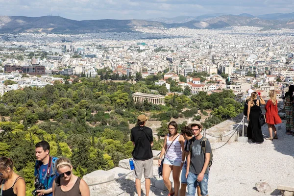Atina-Yunanistan, 13 Eylül 2015 Atina şehir manzarası Akropolis binaları ve uzaklık dağlarından alındı