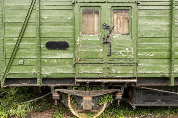 Oud Verlaten Houten Groene Treinwagon — Stockfoto