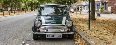  MINI Cooper S: İngiliz yeşil yarış ön çekimi, ızgara, far ve tekerlek ayrıntıları