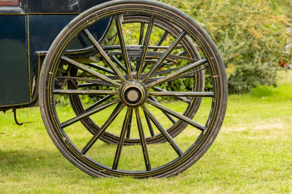 Close Detail Vintage Weathered Wooden Wagon Wheel — Stock Photo, Image
