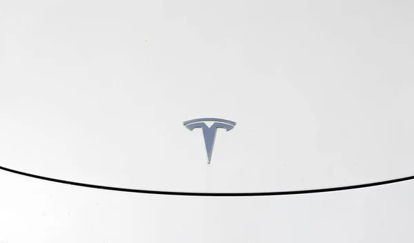 Dover Kent Reino Unido Agosto 2022 Insignia Tesla Motors Vista — Foto de Stock