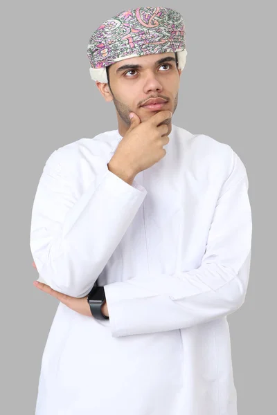 Mann Aus Dem Oman Denkt Geschäftsideen — Stockfoto