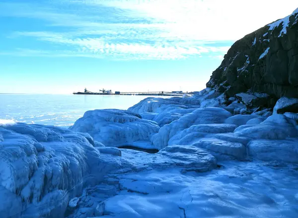 Iced Seacoast Cracks Front Winter Sun — Stock Photo, Image