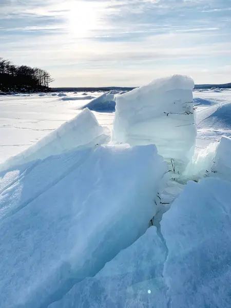 Iced Seacoast Cracks Front Winter Sun — Stock Photo, Image