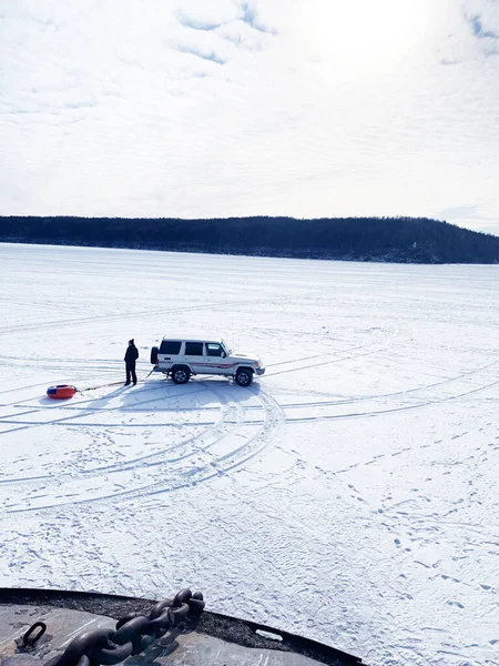 Car Tubing Iced Seacoast — Stock Photo, Image