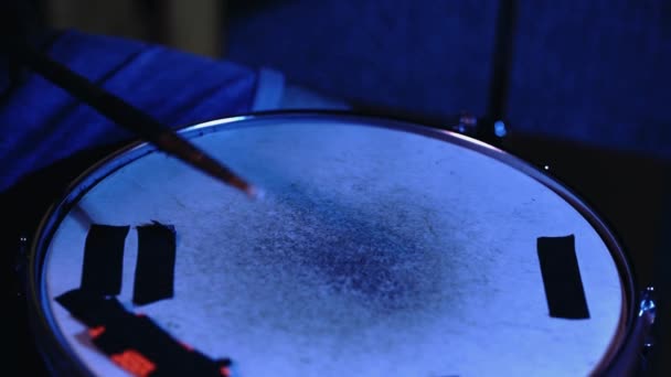 Drummer Drummen Met Stokken Snare Drum — Stockvideo