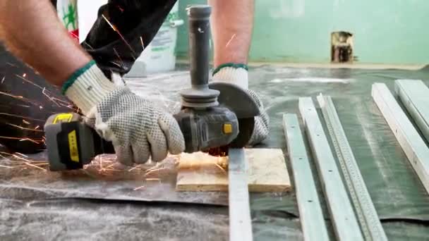 Cutting Metal Wall Profile Angle Grinder Sparks — Stock Video