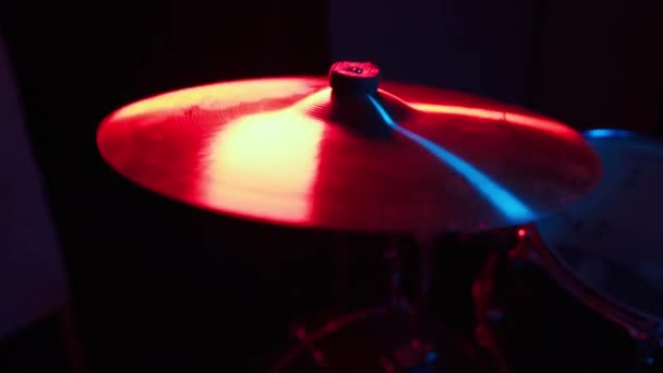 Batteur Joue Sur Cymbale Tour Avec Des Pilons — Video