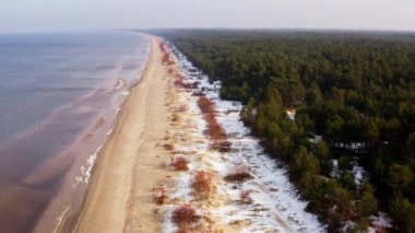 Güneşli bir günde Kış Denizi 'nin Hava Manzarası