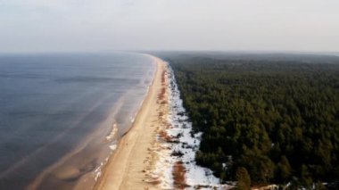 Güneşli bir günde Kış Denizi 'nin Hava Manzarası
