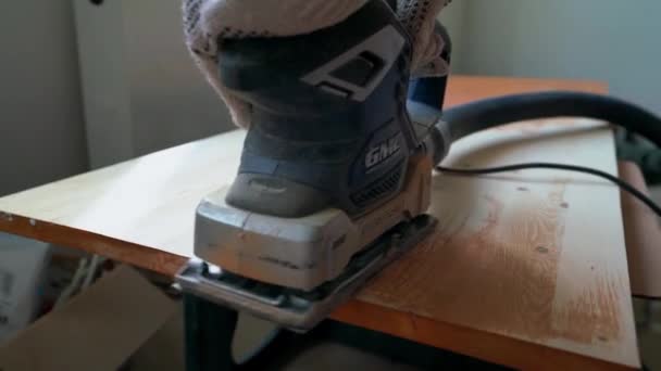 Marangoz Sanding Tahta Tahta Sander Ile Kahverengi Verniği Kaldırma — Stok video