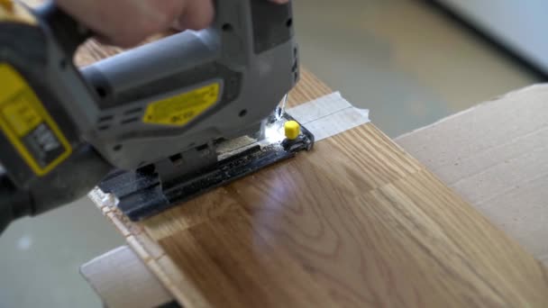 Worker Cuts Parquet Floor Board Jigsaw — Vídeos de Stock