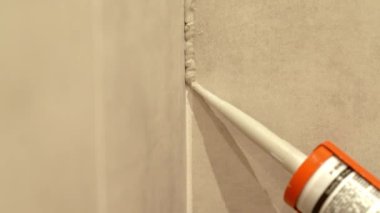Applying Silicone Sealant Between Tiles