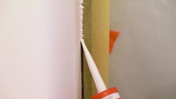 Worker Fills Door Wall Connection Acrylic Sealant — Αρχείο Βίντεο