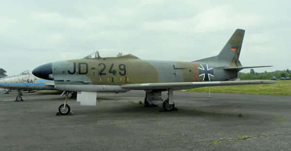 Almanya Berlin Askeri Tarih Müzesi Ses Altı Jet Uçağı Sabre — Stok fotoğraf