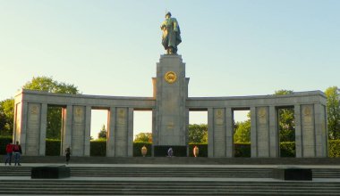 Almanya, Berlin, Sovyet Savaş Anıtı Tiergarten