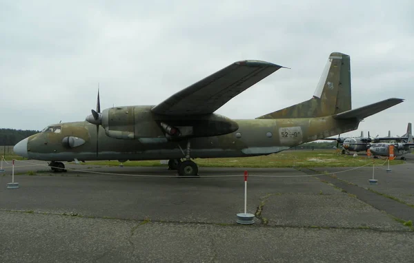 德国柏林军事史博物馆双引擎涡轮螺旋桨民用和军用运输机Antonov 26T Curl — 图库照片