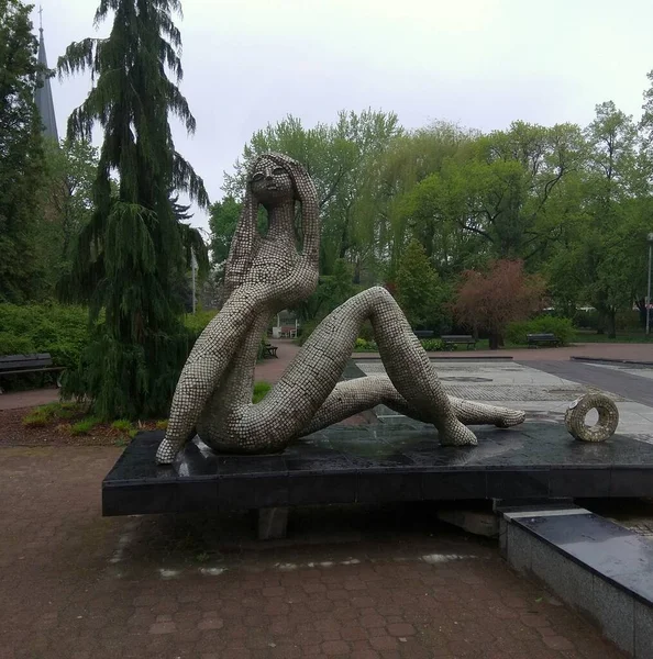 Polónia Czestochowa Desenho Rua Escultura Uma Menina Sentada — Fotografia de Stock