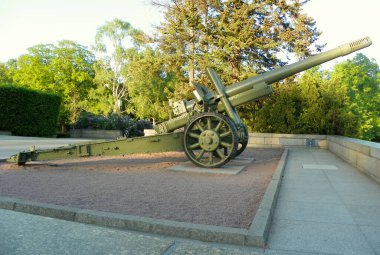 Almanya, Berlin, Sovyet Savaş Anıtı Tiergarten, Sovyet Silah Howitzer