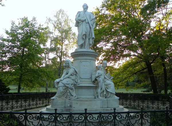 Niemcy Berlin Ebertstrasse Pomnik Goethego — Zdjęcie stockowe