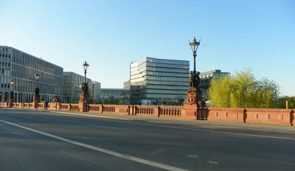 Германия Берлин Мольтке Мост Скульптуры Мосту — стоковое фото