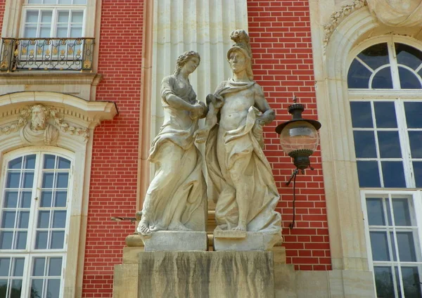 Tyskland Potsdam Sanssouci Park Nya Slottet Skulpturer Fasaden Slottet — Stockfoto