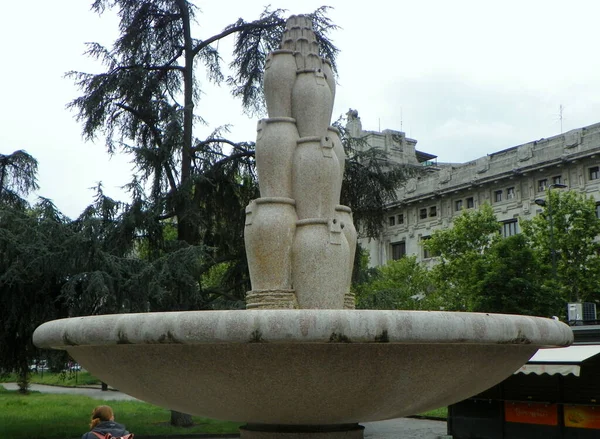 Italia Milano Piazza Luigi Savoia Fontana — Foto Stock