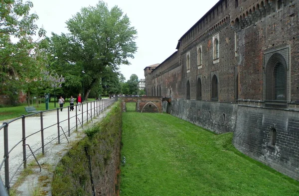 Italien Milano Sforza Slott Skyddande Vallgrav Och Slottsmurar — Stockfoto