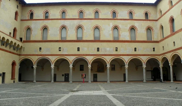 Ιταλία Μιλάνο Κάστρο Σφόρτσα Βασιλική Αυλή Τριώροφη Στοά — Φωτογραφία Αρχείου