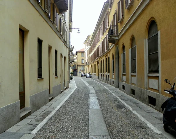 イタリア ミラノ 街の狭い通り — ストック写真
