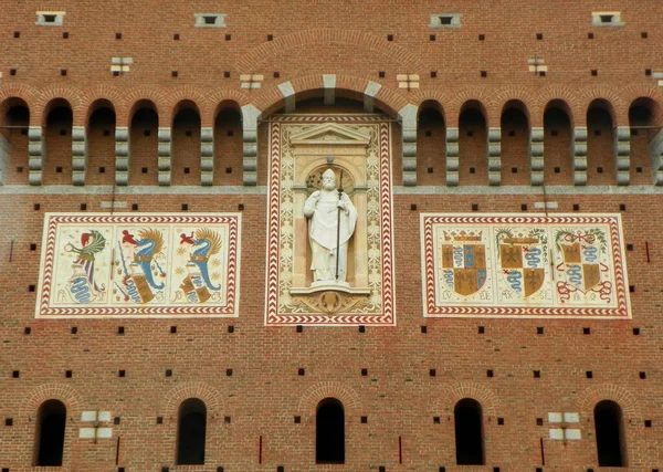 Itália Milão Castelo Sforza Pátio Real Estátua Sant Ambrogio Santo — Fotografia de Stock