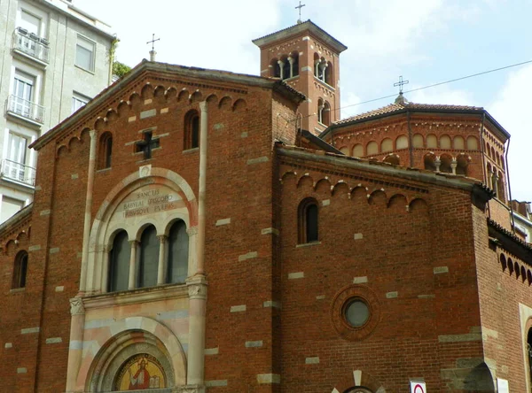 Italy Milan San Babila Facade Church — Stockfoto