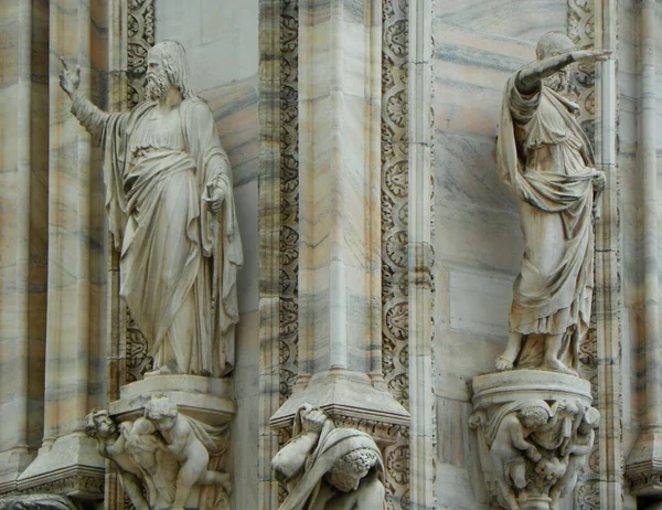 Itália Milão Catedral Milão Elemento Fachada Duas Esculturas — Fotografia de Stock