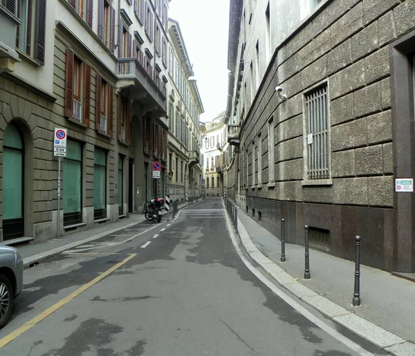 イタリア ミラノ 1デルラウロ経由 市内の狭い通り — ストック写真