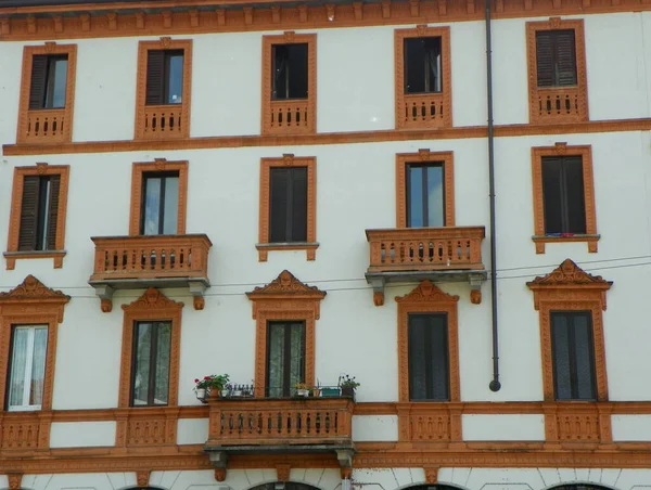 Италия Милан Alzaia Naviglio Grande Фасад Дома — стоковое фото
