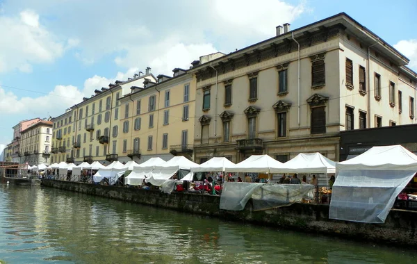 Italien Milano Alzaia Naviglio Grande Vid Vattnet Solig Dag — Stockfoto