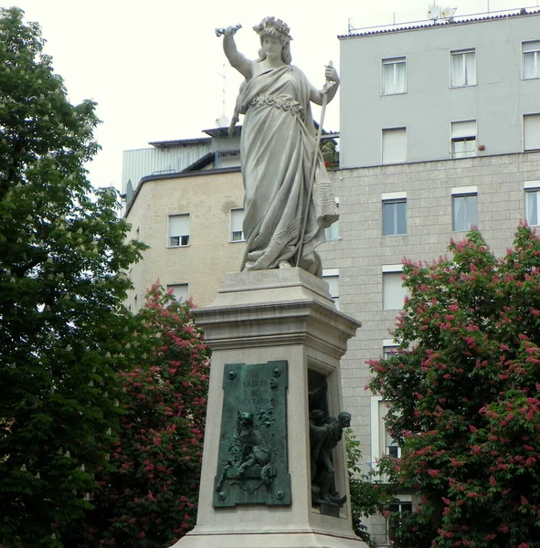 Talya Milan Piazza Mentana Caduti Mentana Anıtı — Stok fotoğraf