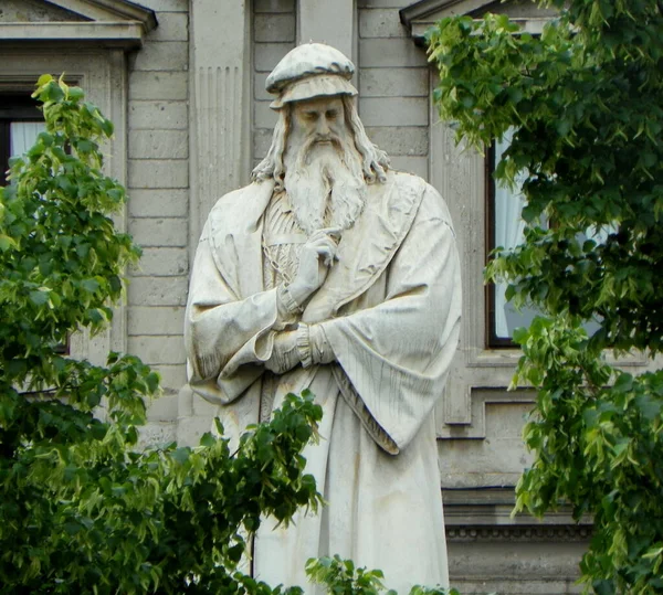 Italia Milán Piazza Della Scala Monumento Leonardo Vinci —  Fotos de Stock