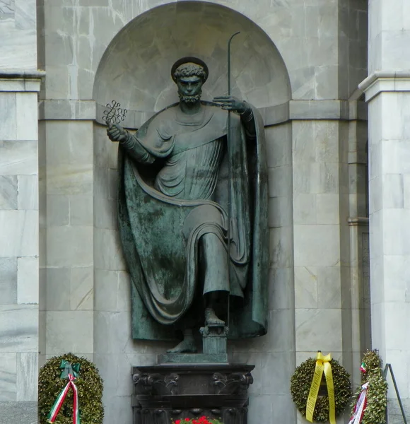 Italy Milan Largo Agostino Gemelli Temple Victory Ambrose Statue — Stock Photo, Image