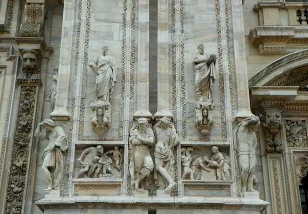Ιταλία Μιλάνο Καθεδρικός Ναός Μιλάνου Στοιχείο Της Πρόσοψης Γλυπτά Και — Φωτογραφία Αρχείου