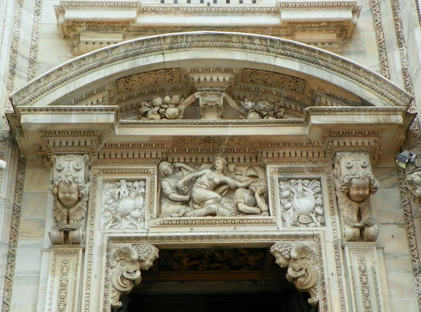 Italia Milán Catedral Milán Diseño Por Encima Puerta Entrada Catedral — Foto de Stock