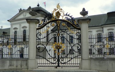 Slovakya, Bratislava, Başkanlık Sarayı, sarayın giriş kapısı.