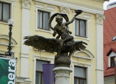 Bratislava, Slovakya, Ganymede Çeşmesi, kartallı sütunun tepesidir (Zeus ve Ganymede)