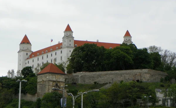 Братислава Словакия Братиславский Замок Вид Набережной Дуная — стоковое фото