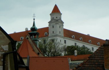 Bratislava, Slovakya, Bratislava Kalesi, Farska caddesinden manzara