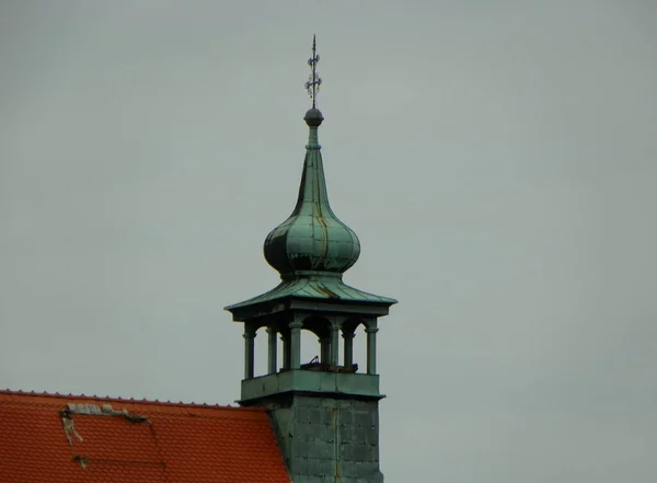 Братислава Словакия Храм Святого Николая Колокольня Шпиль Церкви — стоковое фото